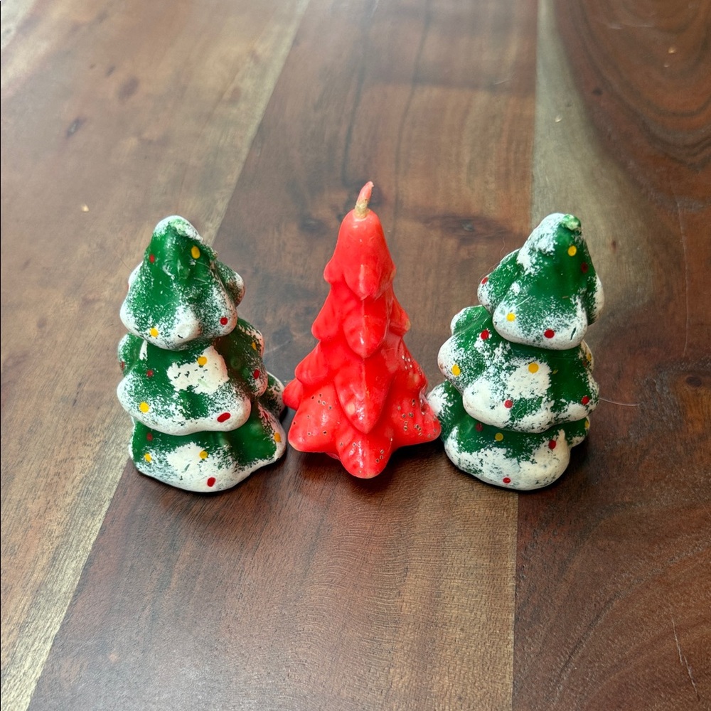 Festive‎ Holiday Tree Candle Set - Green and Red